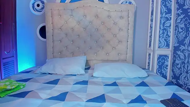 Snapshot of mishell_lovely chatting on 12.16.25 mishell lovely online show from 12.16.25