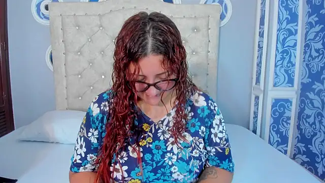 Snapshot of mishell_lovely chatting on 12.22.25 mishell lovely online show from 12.22.25