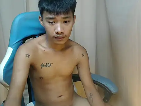 Snapshot of urasianjason chatting on 12.18.25 urasianjason online show from 12.18.25