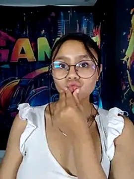 SofieLove 01 online show from 04.23.26