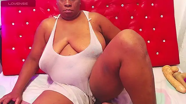 Snapshot of wonderfuldiana chatting on 12.16.25 wonderfuldiana online show from 12.16.25