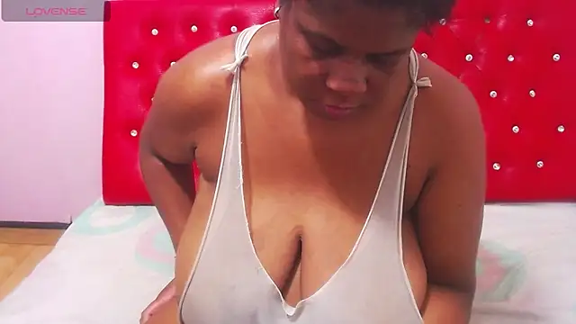 Snapshot of wonderfuldiana chatting on 02.02.26 wonderfuldiana online show from 02.02.26