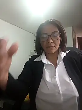 Snapshot of hiilarybrown chatting on 03.09.26 hiilarybrown online show from 03.09.26