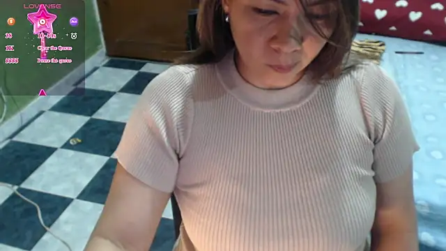 Snapshot of hiilarybrown chatting on 03.15.26 hiilarybrown online show from 03.15.26