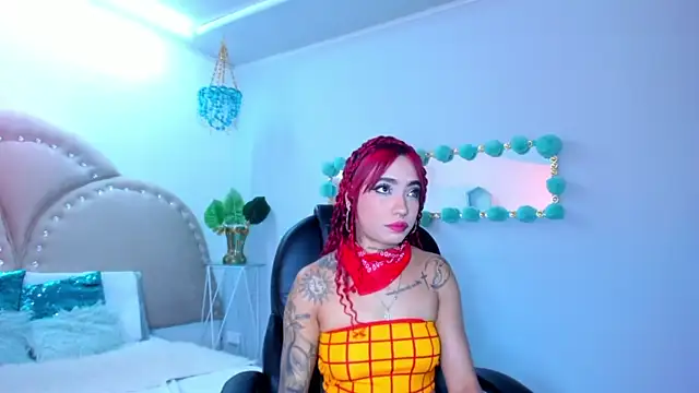 Snapshot of salem_rose chatting on 10.11.25 salem rose online show from 10.11.25