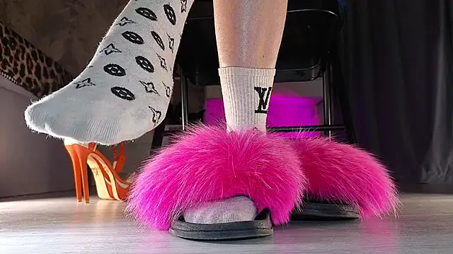 Feet Heelss online show from 03.21.26