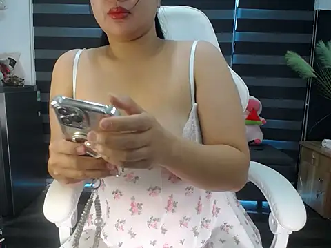 Snapshot of NANA_199k chatting on 11.16.25 NANA 199k online show from 11.16.25