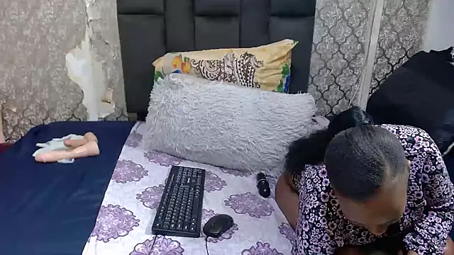 Snapshot of SexyKiarah chatting on 12.14.25 SexyKiarah online show from 12.14.25