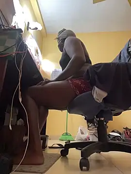 Snapshot of femboyslqueen chatting on 10.27.25 femboyslqueen online show from 10.27.25