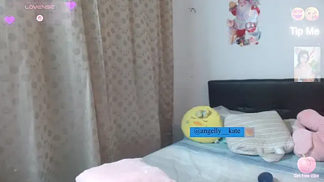 Snapshot of angelly__kate chatting on 12.04.25 angelly kate online show from 12.04.25