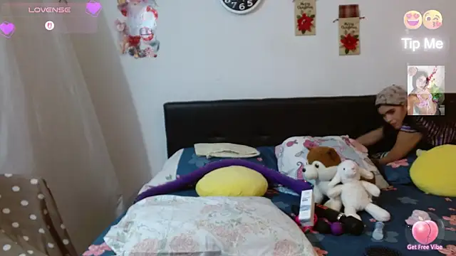 Snapshot of angelly__kate chatting on 12.19.25 angelly kate online show from 12.19.25