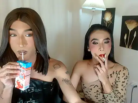 Snapshot of The_Fucking_Dolls chatting on 07.10.26 The Fucking Dolls online show from 07.10.26
