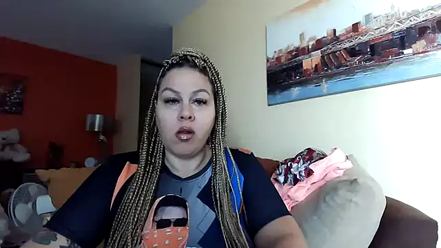 Snapshot of number1slut chatting on 12.17.24 number1slut online show from 12.17.24