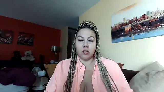 Snapshot of number1slut chatting on 12.18.24 number1slut online show from 12.18.24
