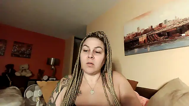 Snapshot of number1slut chatting on 12.24.24 number1slut online show from 12.24.24