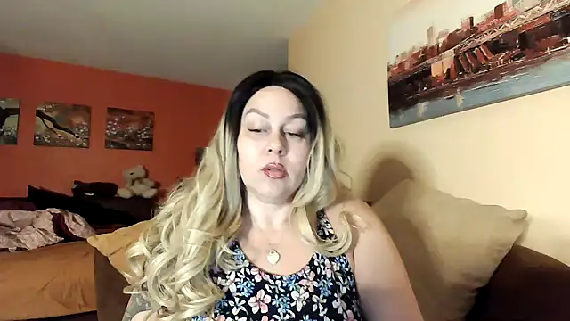 Snapshot of number1slut chatting on 01.08.25 number1slut online show from 01.08.25
