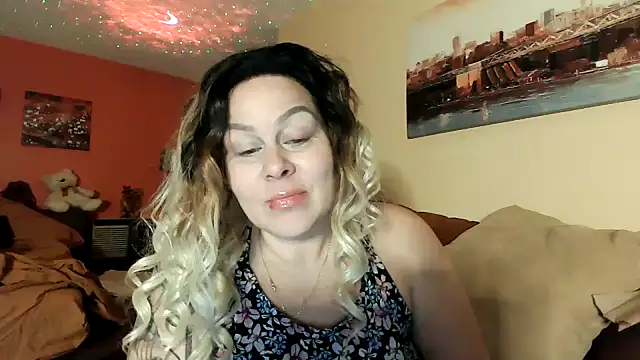 Snapshot of number1slut chatting on 01.28.25 number1slut online show from 01.28.25