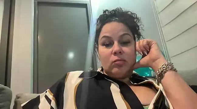 Snapshot of number1slut chatting on 02.05.25 number1slut online show from 02.05.25