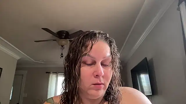 Snapshot of number1slut chatting on 09.22.25 number1slut online show from 09.22.25