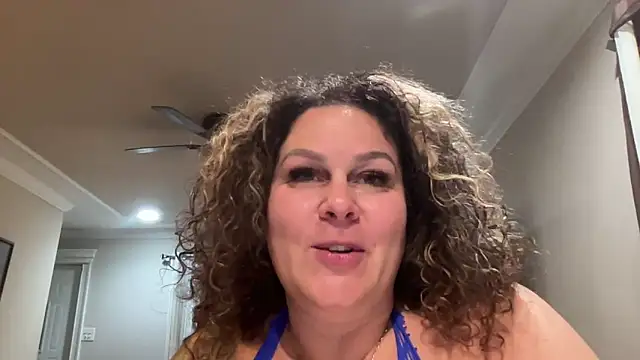 Snapshot of number1slut chatting on 09.27.25 number1slut online show from 09.27.25