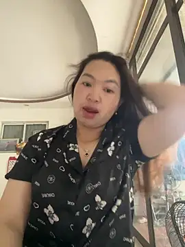 Snapshot of Nhung584 chatting on 09.11.25 Nhung584 online show from 09.11.25