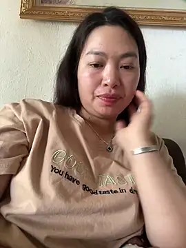 Snapshot of Nhung584 chatting on 09.22.25 Nhung584 online show from 09.22.25