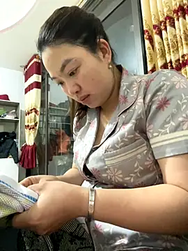 Snapshot of Nhung584 chatting on 10.12.25 Nhung584 online show from 10.12.25