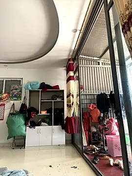 Snapshot of Nhung584 chatting on 10.13.25 Nhung584 online show from 10.13.25