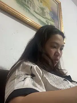 Snapshot of Nhung584 chatting on 10.17.25 Nhung584 online show from 10.17.25