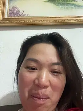 Snapshot of Nhung584 chatting on 10.19.25 Nhung584 online show from 10.19.25