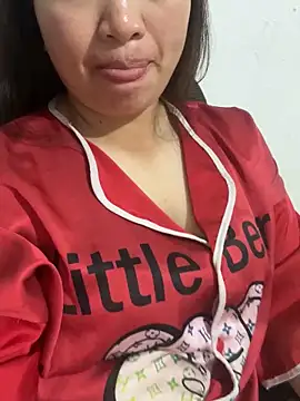 Snapshot of Nhung584 chatting on 10.26.25 Nhung584 online show from 10.26.25