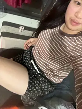 Snapshot of Nhung584 chatting on 10.30.25 Nhung584 online show from 10.30.25