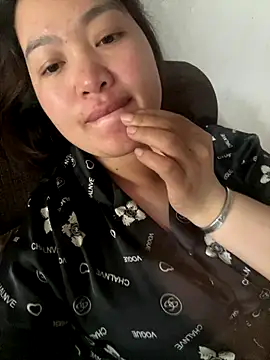 Snapshot of Nhung584 chatting on 11.08.25 Nhung584 online show from 11.08.25