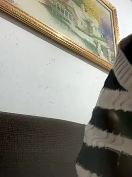 Snapshot of Nhung584 chatting on 11.21.25 Nhung584 online show from 11.21.25