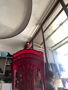 Snapshot of Nhung584 chatting on 12.15.25 Nhung584 online show from 12.15.25