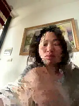 Snapshot of Nhung584 chatting on 12.21.25 Nhung584 online show from 12.21.25