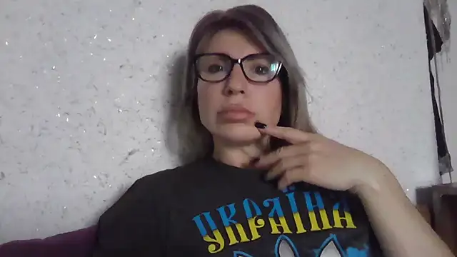 Snapshot of fox_red_lady7 chatting on 02.15.26 fox red lady7 online show from 02.15.26