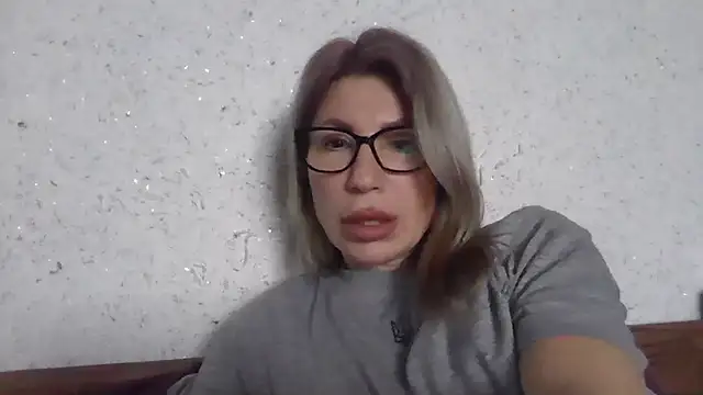 Snapshot of fox_red_lady7 chatting on 02.20.26 fox red lady7 online show from 02.20.26