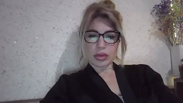 Snapshot of fox_red_lady7 chatting on 03.05.26 fox red lady7 online show from 03.05.26