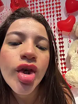 Snapshot of LUNAA___ chatting on 02.11.26 LUNAA online show from 02.11.26