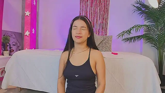 Snapshot of LUNAA___ chatting on 02.12.26 LUNAA online show from 02.12.26