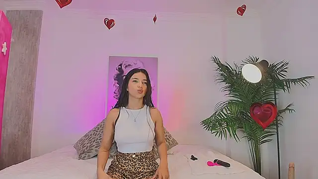 Snapshot of LUNAA___ chatting on 02.23.26 LUNAA online show from 02.23.26