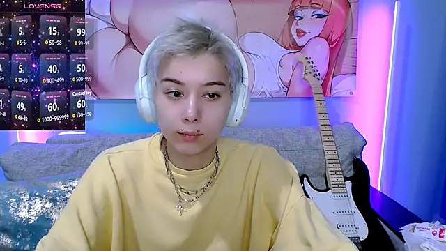 Snapshot of SophieAsh chatting on 11.08.25 SophieAsh online show from 11.08.25