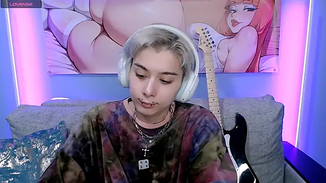 Snapshot of SophieAsh chatting on 11.18.25 SophieAsh online show from 11.18.25