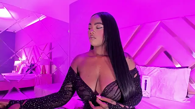 Snapshot of ReinaMiah chatting on 09.09.25 ReinaMiah online show from 09.09.25