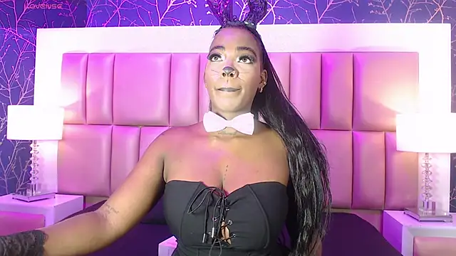 Snapshot of ReinaMiah chatting on 10.31.25 ReinaMiah online show from 10.31.25