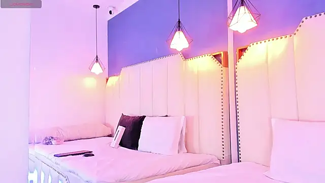 Snapshot of ReinaMiah chatting on 11.16.25 ReinaMiah online show from 11.16.25