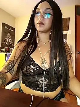 FallsForHerSmile online show from 04.23.26