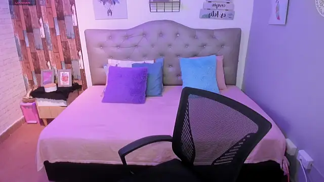 Milla lourents online show from 09.17.25