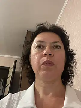 Snapshot of Kiravix chatting on 06.19.26 Kiravix online show from 06.19.26
